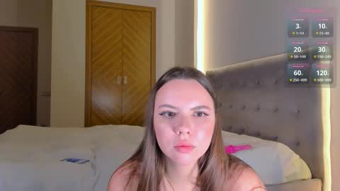 Chloe online show from October 12, 4:32 pm