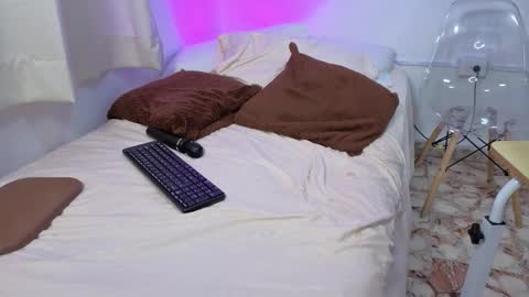 chloe online show from October 24, 6:19 pm