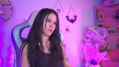 Snapshot of chloe_moons_ chatting on October 14, 10:46 pm CLOE online show from October 14, 10:46 pm
