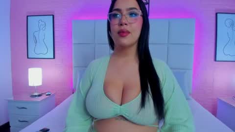 cloe online show from June 25, 4:09 am
