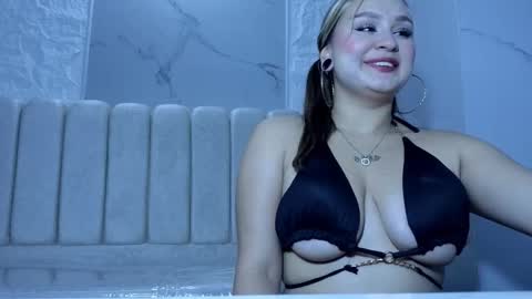 Snapshot of chloe_queen_tx chatting on October 20, 8:14 pm Live 1500am 2100pm COLOMBIAN HOUR online show from October 20, 8:14 pm