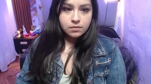 chloe_smith5 online show from December 2, 6:28 pm