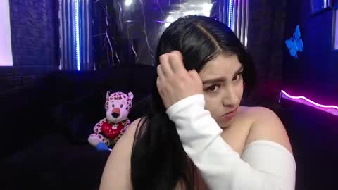 chloe_smith5 online show from March 27, 1:45 pm