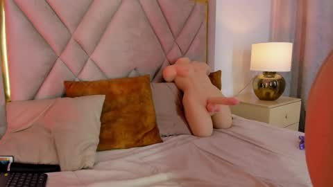 chloe_wilson7 online show from March 10, 2:05 am