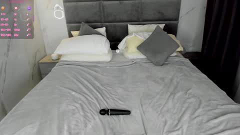 chloee white online show from December 3, 9:32 am