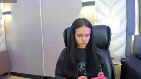  Chloe Harper  online show from April 12, 12:20 pm