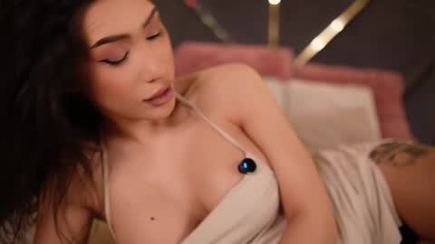 chloemin_ online show from February 10, 4:59 am