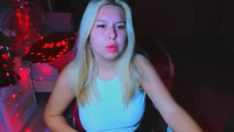 Snapshot of chloericci chatting on October 18, 2:49 am ChloeRicci online show from October 18, 2:49 am