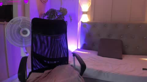 Snapshot of chloerossee chatting on February 28, 4:21 am Chloe rosse online show from February 28, 4:21 am