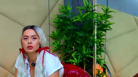 Chloe Vee online show from February 27, 7:12 am