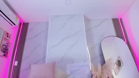 Snapshot of chlooee_ chatting on February 19, 1:08 am Chlooe online show from February 19, 1:08 am