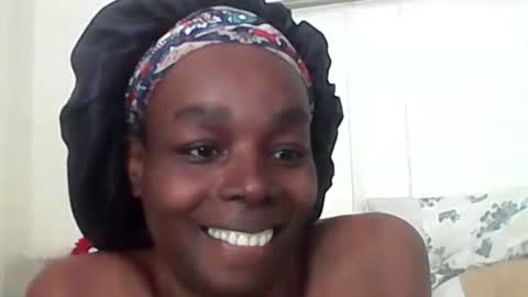 chocolatedrop_ online show from June 6, 9:31 pm
