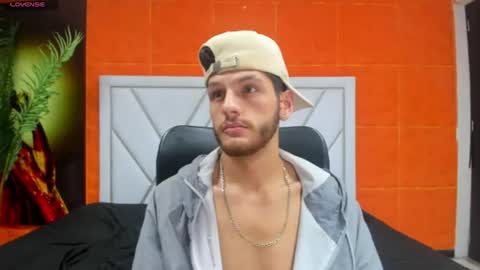 chris_grey2 online show from June 20, 6:47 pm