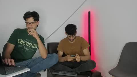 Snapshot of chrisandrew_ chatting on October 13, 2:35 am Im Chirs IM MODEL INDEPENDT online show from October 13, 2:35 am