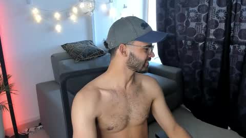 Snapshot of chrisandrew_ chatting on February 10, 6:03 pm Im Chirs IM MODEL INDEPENDT online show from February 10, 6:03 pm