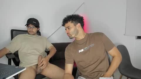 Snapshot of chrisandrew_ chatting on October 9, 1:44 am Im Chirs IM MODEL INDEPENDT online show from October 9, 1:44 am