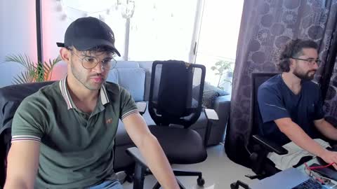 Snapshot of chrisandrew_ chatting on January 17, 8:11 pm Im Chirs IM MODEL INDEPENDT online show from January 17, 8:11 pm