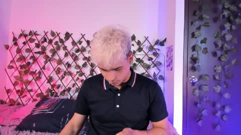 Christian Wang online show from April 1, 8:06 pm