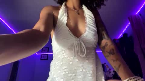 chrissywizzy online show from May 18, 5:24 am