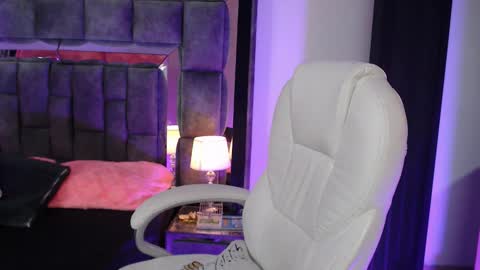 Snapshot of christaly_1 chatting on September 28, 7:28 am Christal online show from September 28, 7:28 am