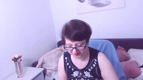 Snapshot of christarose chatting on February 2, 3:07 pm Christa online show from February 2, 3:07 pm