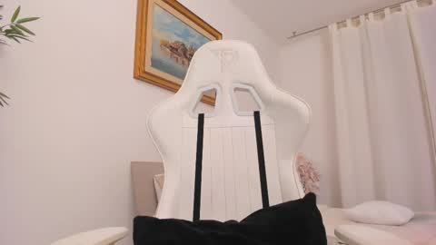 Snapshot of christine0990__ chatting on October 6, 4:08 am Hi im Christine online show from October 6, 4:08 am