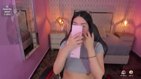 Snapshot of christy_teigen chatting on October 18, 8:02 pm CHRISTY online show from October 18, 8:02 pm