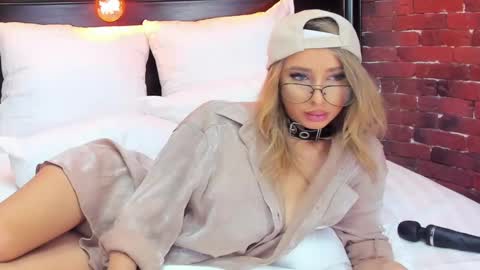 Snapshot of christyna_ross chatting on February 27, 11:26 pm christyna_ross online show from February 27, 11:26 pm