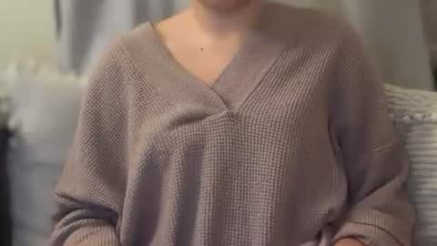 xolena zo-lee-na online show from December 22, 2:40 am