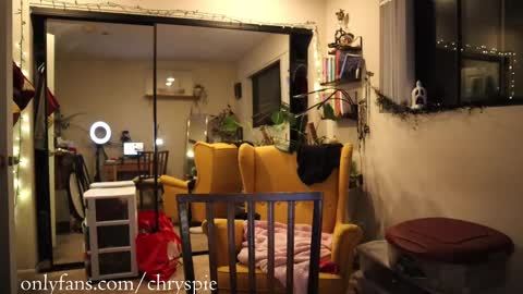 Snapshot of chrysanthulu chatting on October 4, 5:27 am Chrys online show from October 4, 5:27 am
