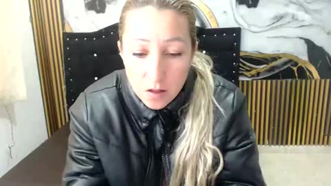 Snapshot of chrysta_12 chatting on October 16, 6:40 pm chrystal hotty online show from October 16, 6:40 pm