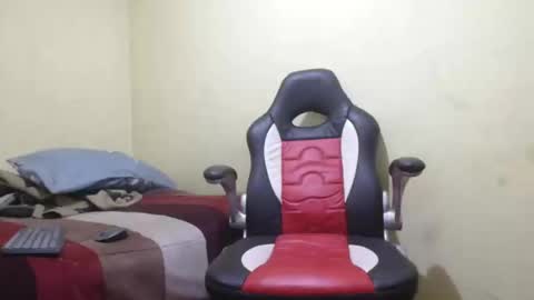 Snapshot of chupameloxxx3 chatting on February 5, 4:48 am el papi online show from February 5, 4:48 am