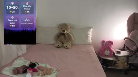 Mia online show from December 17, 4:56 am