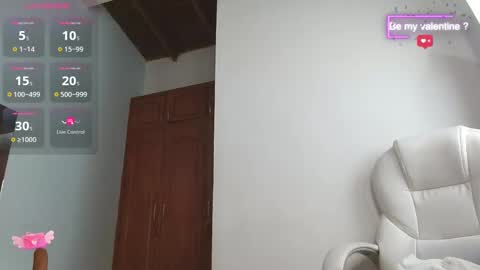 Snapshot of cintia_hills chatting on February 27, 7:41 am Cintia Hills online show from February 27, 7:41 am
