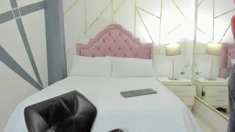 CintiaCollins  online show from February 19, 7:26 pm