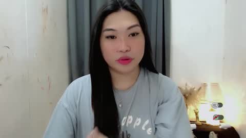 Snapshot of clairewntr_ chatting on October 2, 5:39 am CLAIRE online show from October 2, 5:39 am