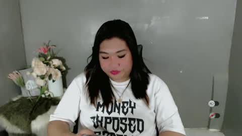 Snapshot of clairewntr_ chatting on February 13, 8:48 am CLAIRE online show from February 13, 8:48 am
