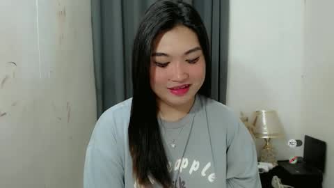 Snapshot of clairewntr_ chatting on October 4, 6:55 am CLAIRE online show from October 4, 6:55 am