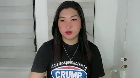Snapshot of clairewntr_ chatting on February 3, 8:02 am CLAIRE online show from February 3, 8:02 am