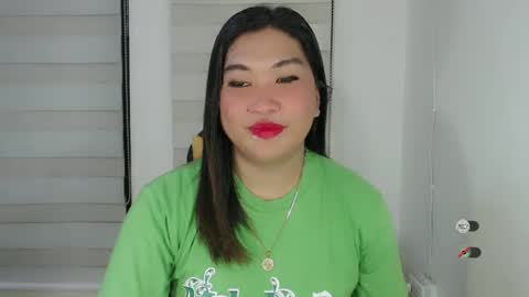 Snapshot of clairewntr_ chatting on February 19, 6:22 am CLAIRE online show from February 19, 6:22 am