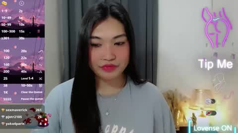 Snapshot of clairewntr_ chatting on October 12, 7:23 am CLAIRE online show from October 12, 7:23 am