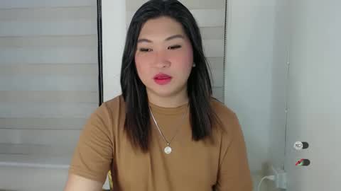 Snapshot of clairewntr_ chatting on February 11, 3:40 am CLAIRE online show from February 11, 3:40 am