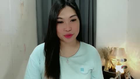 Snapshot of clairewntr_ chatting on October 19, 5:01 am CLAIRE online show from October 19, 5:01 am