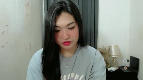 Snapshot of clairewntr_ chatting on October 5, 7:06 am CLAIRE online show from October 5, 7:06 am