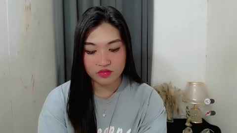 Snapshot of clairewntr_ chatting on October 11, 7:13 am CLAIRE online show from October 11, 7:13 am