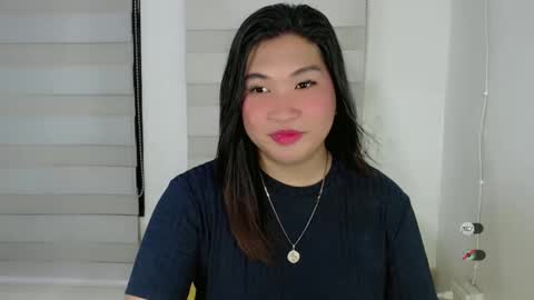 Snapshot of clairewntr_ chatting on February 27, 4:35 am CLAIRE online show from February 27, 4:35 am