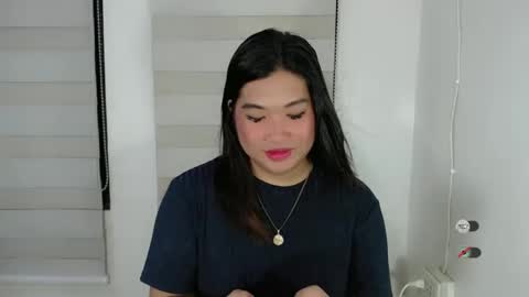 Snapshot of clairewntr_ chatting on February 26, 10:27 am CLAIRE online show from February 26, 10:27 am