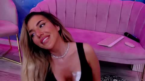 Snapshot of clarahazell chatting on March 2, 10:24 am ClaraHazel online show from March 2, 10:24 am