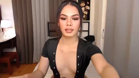Snapshot of classy_maika chatting on October 13, 7:43 am maika online show from October 13, 7:43 am