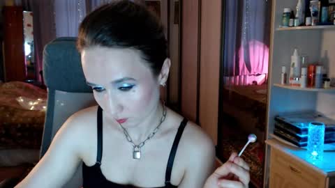 classyinna online show from December 3, 8:37 am